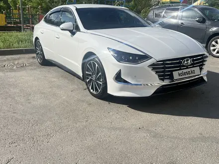 Hyundai Sonata 2023 года за 11 950 000 тг. в Караганда – фото 2