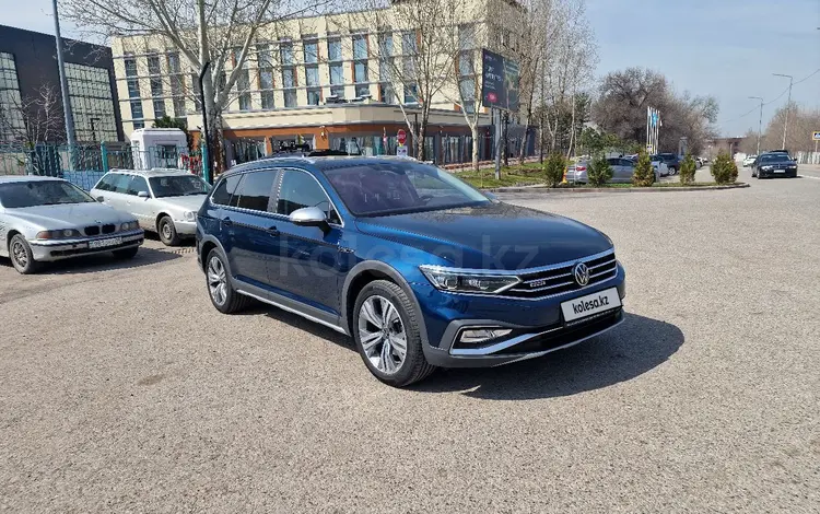 Volkswagen Passat 2022 года за 21 500 000 тг. в Алматы