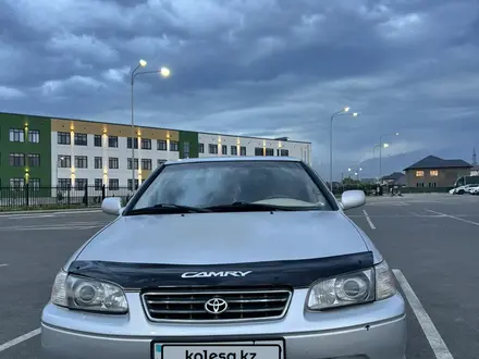 Toyota Camry 2000 года за 2 900 000 тг. в Алматы – фото 9