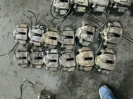 W203 передние тормозные суппорт за 10 000 тг. в Алматы