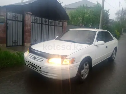 Toyota Camry 1998 года за 2 600 000 тг. в Алматы – фото 3