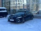 Toyota Camry Luxe 2023 года за 17 500 000 тг. в Астана