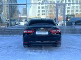 Toyota Camry Luxe 2023 года за 17 500 000 тг. в Астана – фото 4