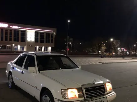 Mercedes-Benz E 230 1985 года за 1 000 000 тг. в Павлодар