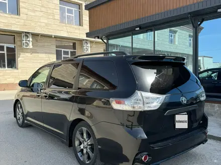 Toyota Sienna 2015 года за 14 350 000 тг. в Актау – фото 4