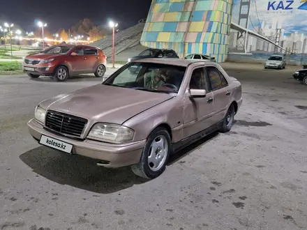 Mercedes-Benz C 180 1994 года за 750 000 тг. в Семей – фото 6