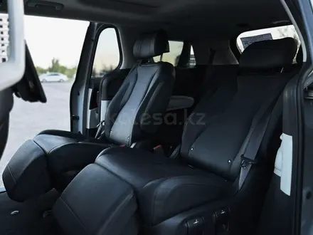 Kia Carnival 2022 года за 22 222 222 тг. в Алматы – фото 17