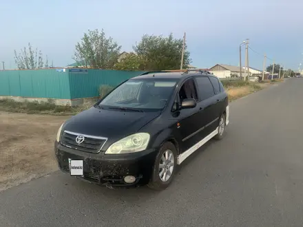 Toyota Avensis Verso 2003 года за 4 000 000 тг. в Атырау – фото 2