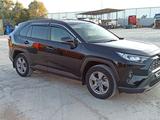 Toyota RAV4 2022 года за 15 500 000 тг. в Актау – фото 2