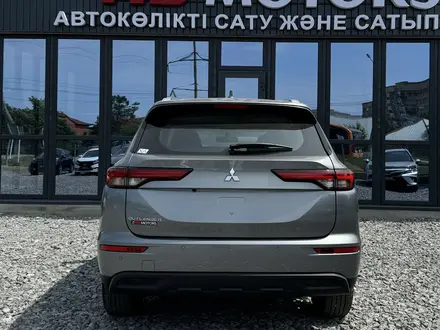 Mitsubishi Outlander 2023 года за 15 300 000 тг. в Актобе – фото 6