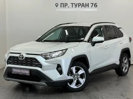Toyota RAV4 Prestige 2019 года за 12 900 000 тг. в Астана