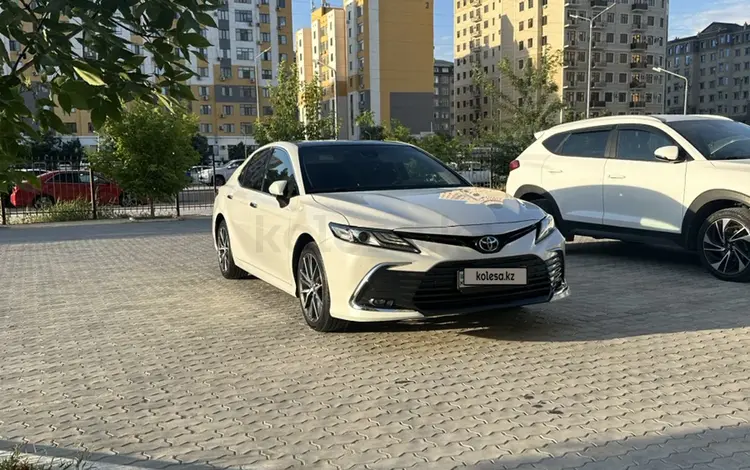 Toyota Camry 2023 года за 15 500 000 тг. в Актау