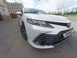 Toyota Camry 2021 годаfor13 900 000 тг. в Астана – фото 2