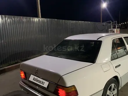 Mercedes-Benz E 230 1990 года за 1 550 000 тг. в Кызылорда – фото 2