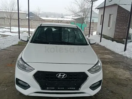 Hyundai Solaris 2017 года за 6 500 000 тг. в Шымкент – фото 2