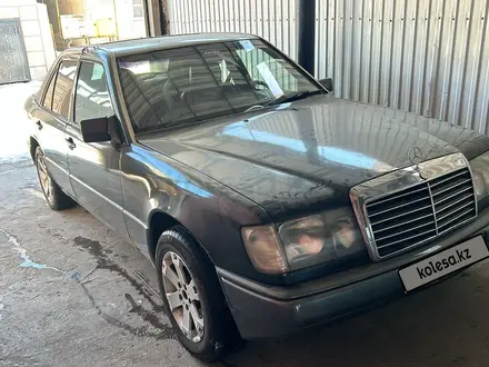 Mercedes-Benz E 230 1991 года за 1 600 000 тг. в Шымкент