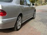 Mercedes-Benz E 320 2000 года за 3 990 000 тг. в Караганда – фото 4