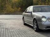 Mercedes-Benz E 320 2000 года за 3 990 000 тг. в Караганда – фото 2