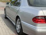 Mercedes-Benz E 320 2000 года за 3 990 000 тг. в Караганда – фото 5