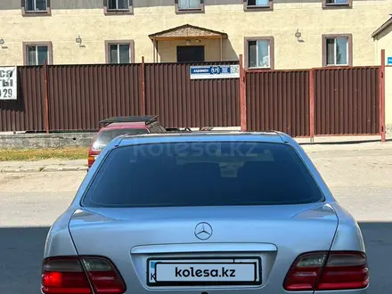 Mercedes-Benz E 200 2001 года за 3 700 000 тг. в Астана – фото 6