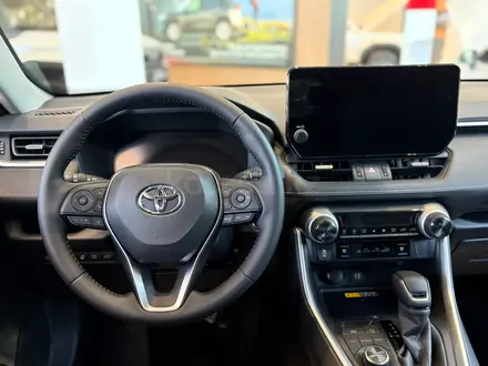 Toyota RAV4 Luxe+ 2025 года за 23 990 000 тг. в Алматы – фото 2