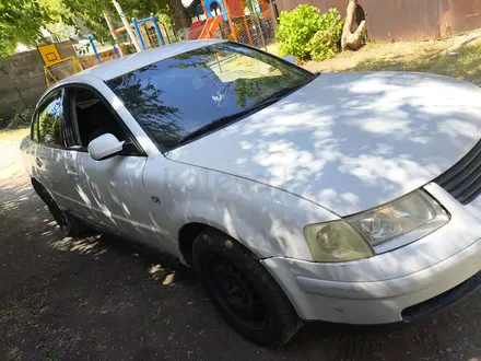 Volkswagen Passat 2000 года за 1 400 000 тг. в Шымкент – фото 2