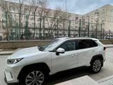 Toyota RAV4 2020 года за 15 900 000 тг. в Алматы – фото 3
