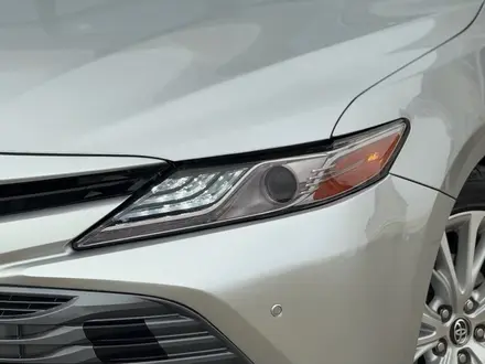 Toyota Camry 2019 года за 7 400 000 тг. в Актау – фото 2
