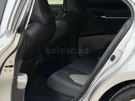 Toyota Camry 2019 года за 7 400 000 тг. в Актау – фото 15
