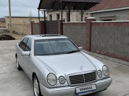 Mercedes-Benz E 320 1998 года за 5 000 000 тг. в Актау – фото 4