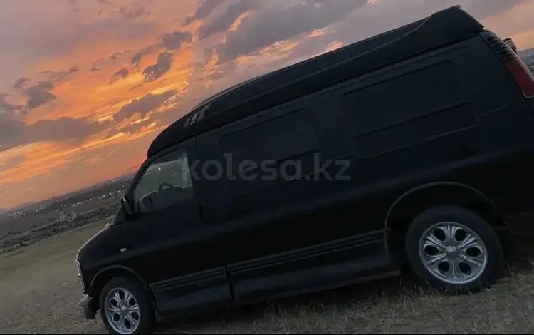 Chevrolet Express 2001 годаүшін15 000 000 тг. в Караганда