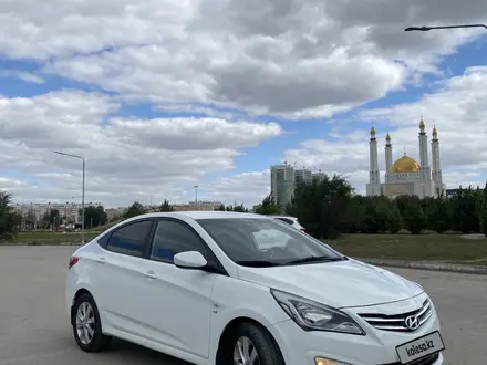 Hyundai Solaris 2015 года за 5 600 000 тг. в Актобе – фото 4