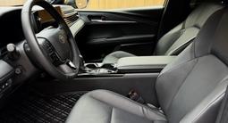 Toyota Camry Luxe 2025 годаүшін23 000 000 тг. в Алматы – фото 4