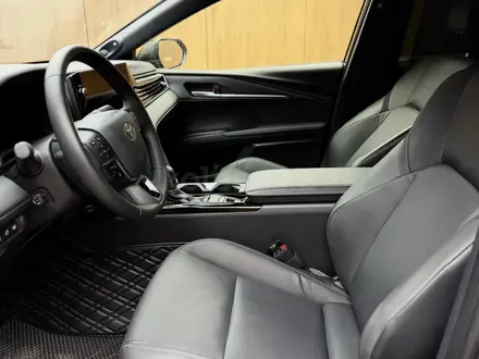 Toyota Camry Luxe 2025 года за 23 000 000 тг. в Алматы – фото 4