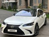 Lexus ES 250 2019 года за 25 300 000 тг. в Алматы – фото 2