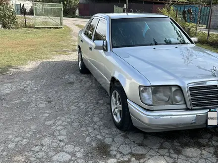 Mercedes-Benz E 230 1992 года за 1 450 000 тг. в Алматы – фото 3