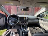 Hyundai Elantra 2019 года за 4 500 000 тг. в Уральск – фото 3