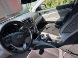 Hyundai Elantra 2019 года за 4 500 000 тг. в Уральск – фото 5