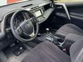 Toyota RAV4 2015 года за 10 000 000 тг. в Актобе – фото 3
