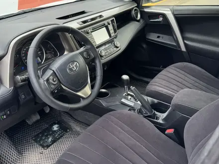 Toyota RAV4 2015 года за 10 000 000 тг. в Актобе – фото 3
