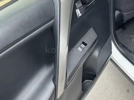Toyota RAV4 2015 года за 10 000 000 тг. в Актобе – фото 7