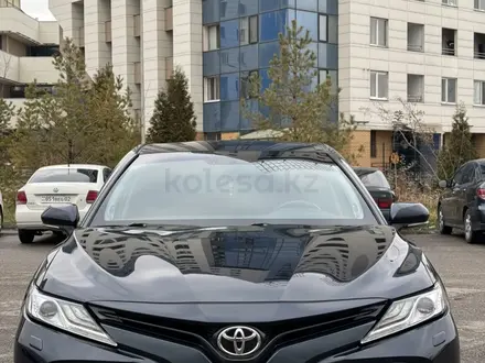 Toyota Camry 2018 года за 13 700 000 тг. в Алматы – фото 18