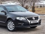 Volkswagen Passat 2010 года за 5 000 000 тг. в Алматы – фото 2