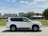 Toyota Land Cruiser Prado 2009 года за 13 250 000 тг. в Актобе – фото 2