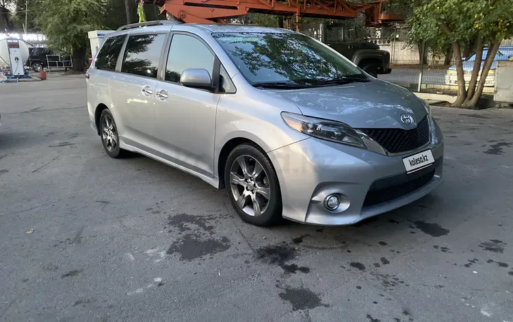 Toyota Sienna 2014 годаfor13 400 000 тг. в Алматы