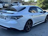 Toyota Camry 2021 года за 14 700 000 тг. в Алматы – фото 4