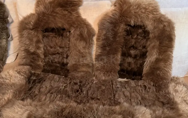 Чехлы на сиденья авто. Комплект меховых накидок на сиденья за 50 000 тг. в Рудный