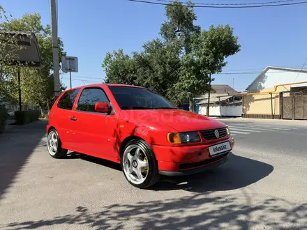 Volkswagen Polo 1996 года за 2 000 000 тг. в Тараз – фото 2