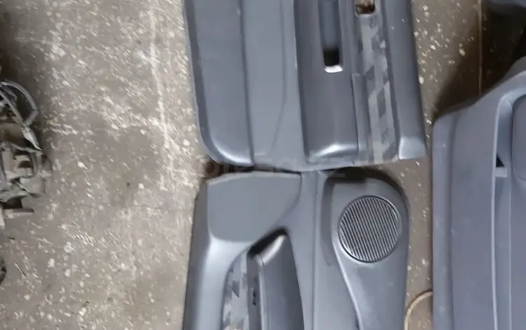 Дверные карты 4 шт комплект на Nissan Terrano R50 за 1 000 тг. в Алматы