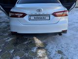 Toyota Camry 2021 года за 16 200 000 тг. в Павлодар – фото 2